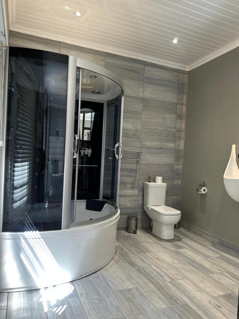 Moonriver Guesthouse Апингтон Экстерьер фото
